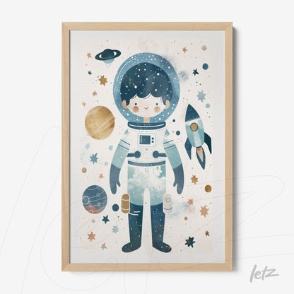 quadro colorido com ilustração infantil de astronauta em fundo espacial, moldura de madeira clara
