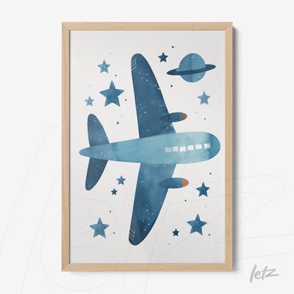 quadro decorativo com ilustração de avião azul e estrelas, em moldura de madeira clara