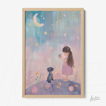 quadro com ilustração suave de menina com vestido rosa e cachorro sob um céu estrelado, moldura de madeira clara