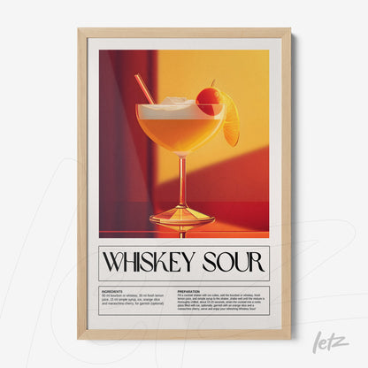 quadro com arte digital retrô de um drink whiskey sour com moldura clara e fundo laranja