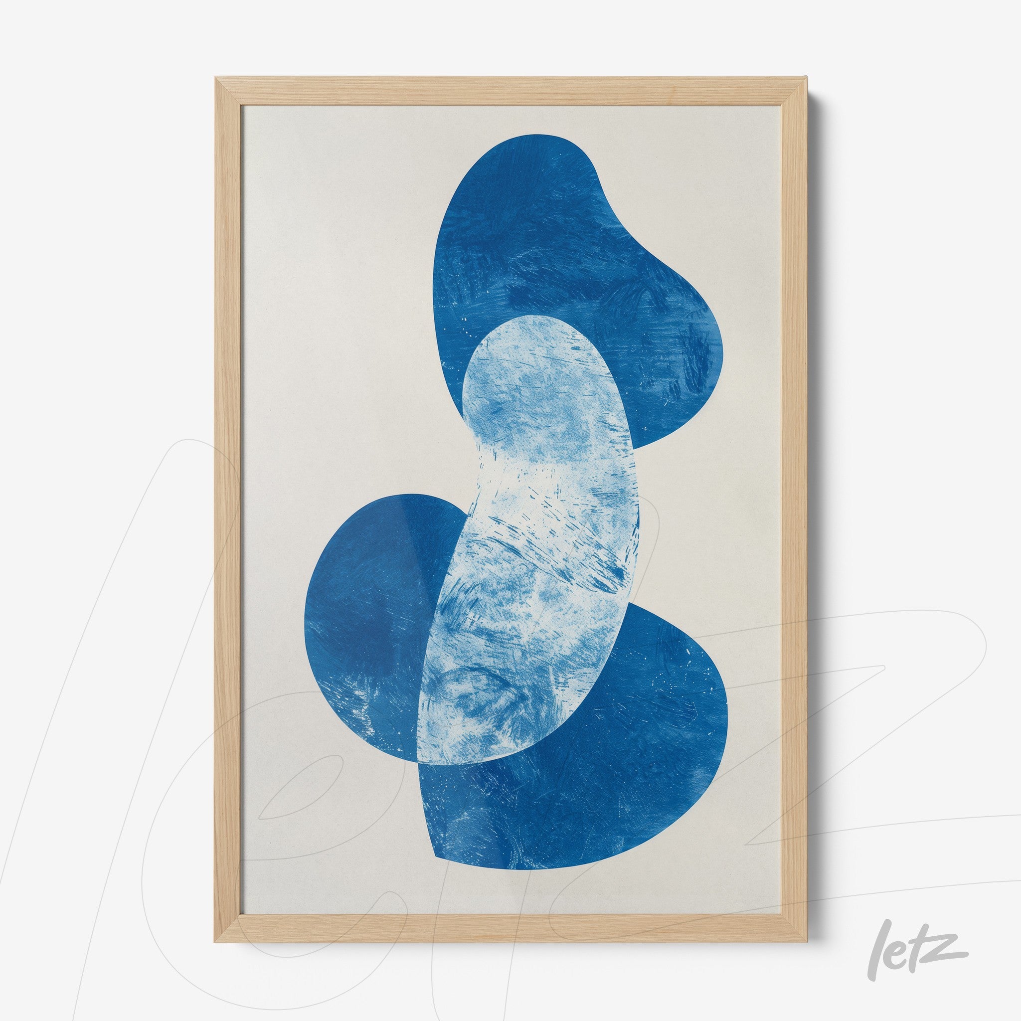 quadro com arte abstrata em tons de azul em moldura de madeira clara