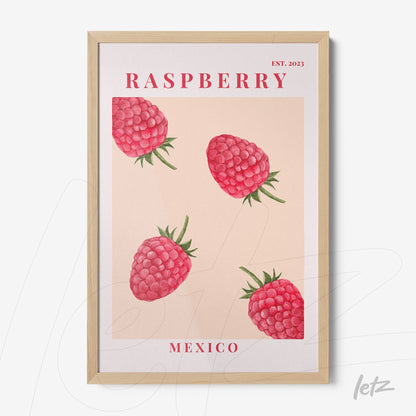 quadro com arte de framboesas em moldura de madeira clara com fundo rosa