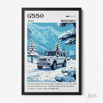 quadro com arte no estilo pixel art do carro Mercedes-Benz G550 2022 em uma paisagem de montanha coberta de neve, moldura preta