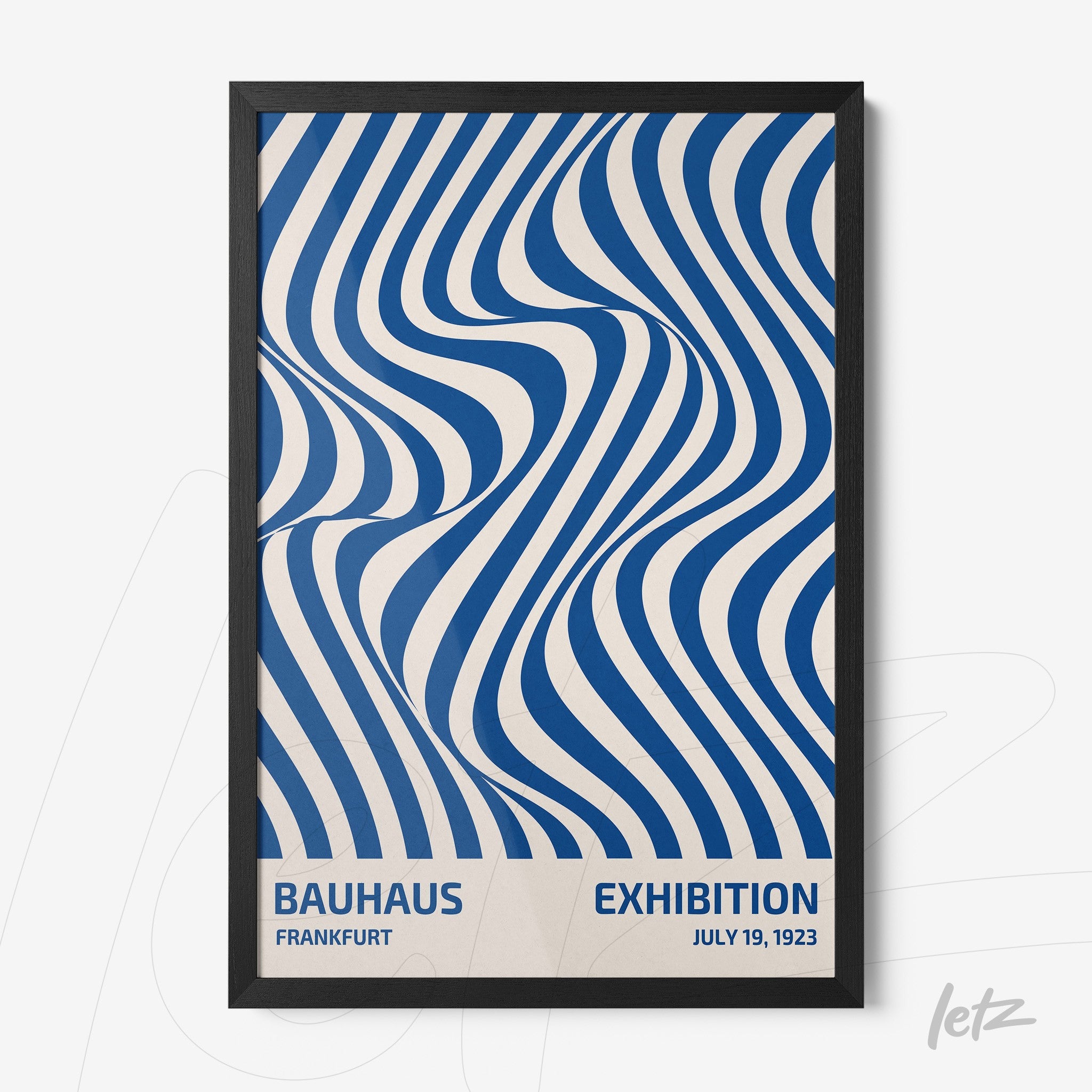 pôster com arte gráfica azul e branca em estilo Bauhaus com moldura preta