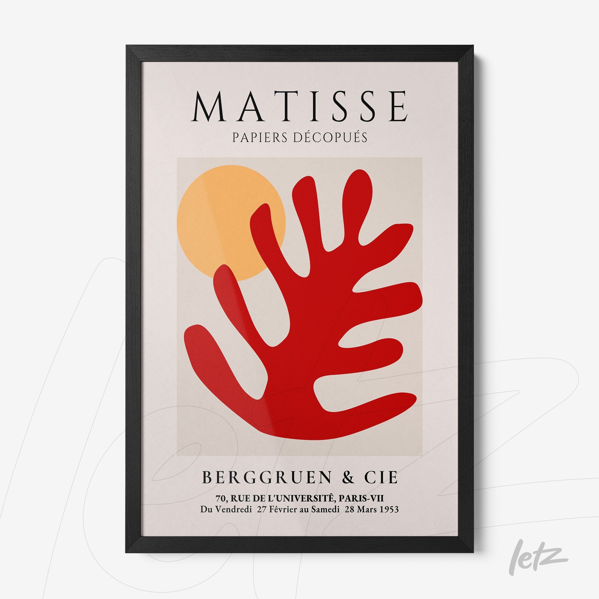 quadro com arte moderna em cores vibrantes, destacando formas geométricas e uma folha estilizada em vermelho sobre fundo claro, moldura preta