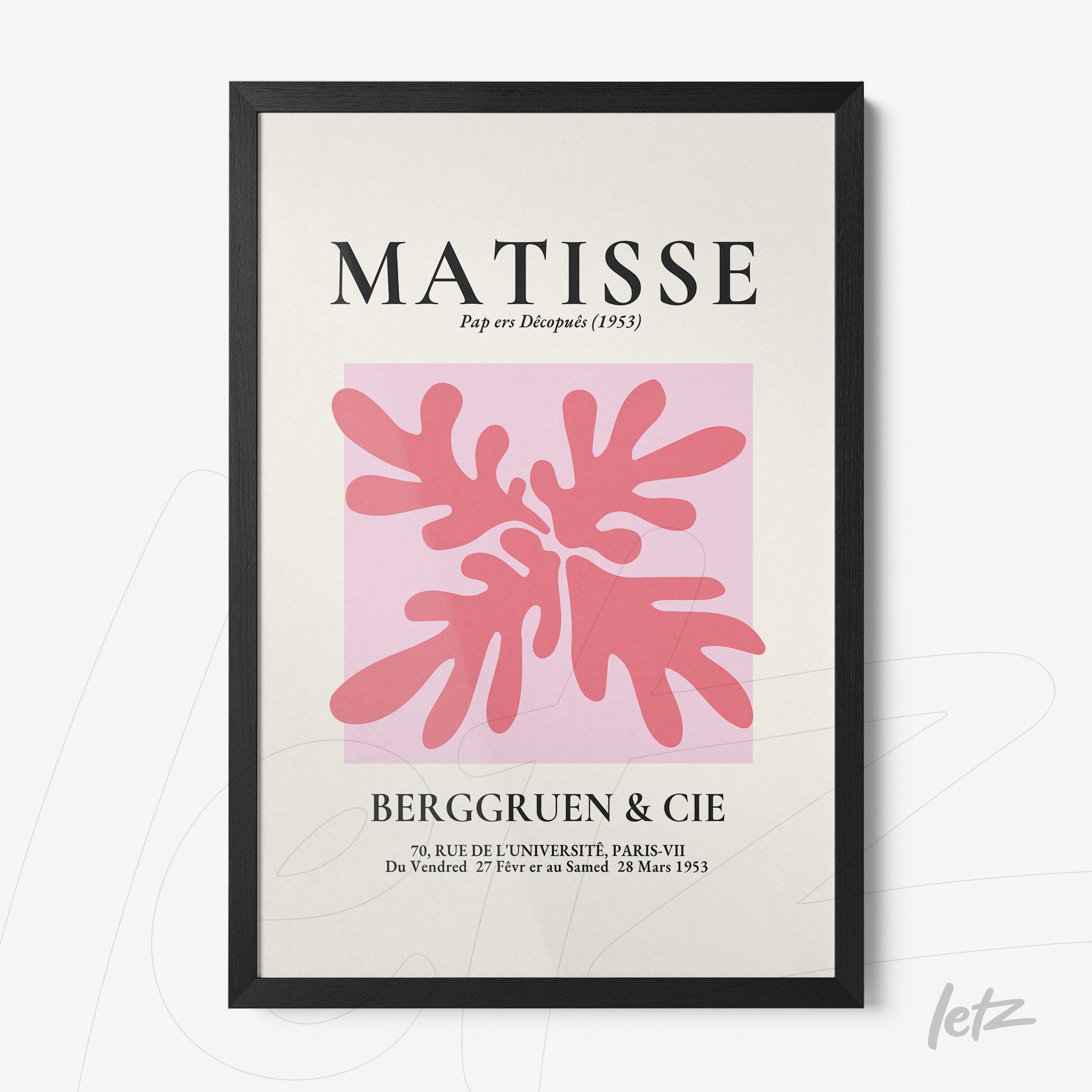 quadro com arte moderna em moldura preta, destacando formas orgânicas em tons de rosa sobre fundo pastel