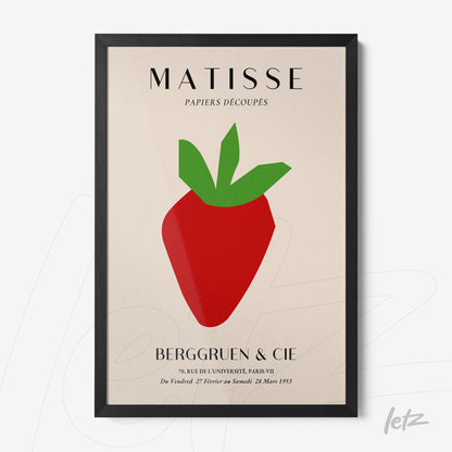 quadro com arte de estampa moderna representando um morango estilizado em fundo neutro e moldura preta