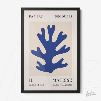 quadro com arte moderna de um coral em azul sobre fundo claro, moldura preta elegante