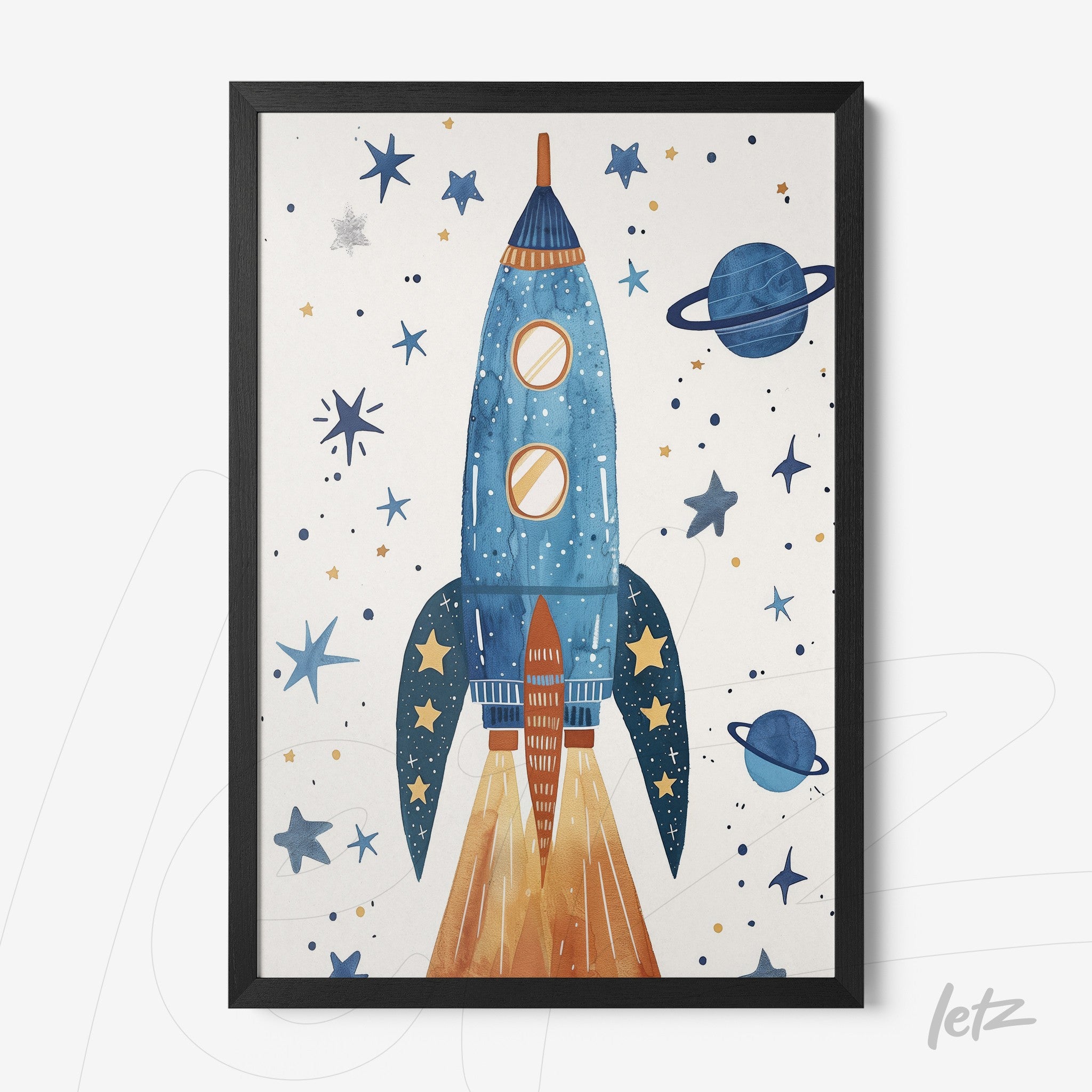 quadro com ilustração de foguete azul em estilo infantil, moldura preta, com estrelas e planetas no fundo