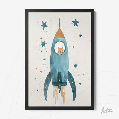 quadro com arte infantil de um gato dentro de um foguete azul em fundo claro com estrelas