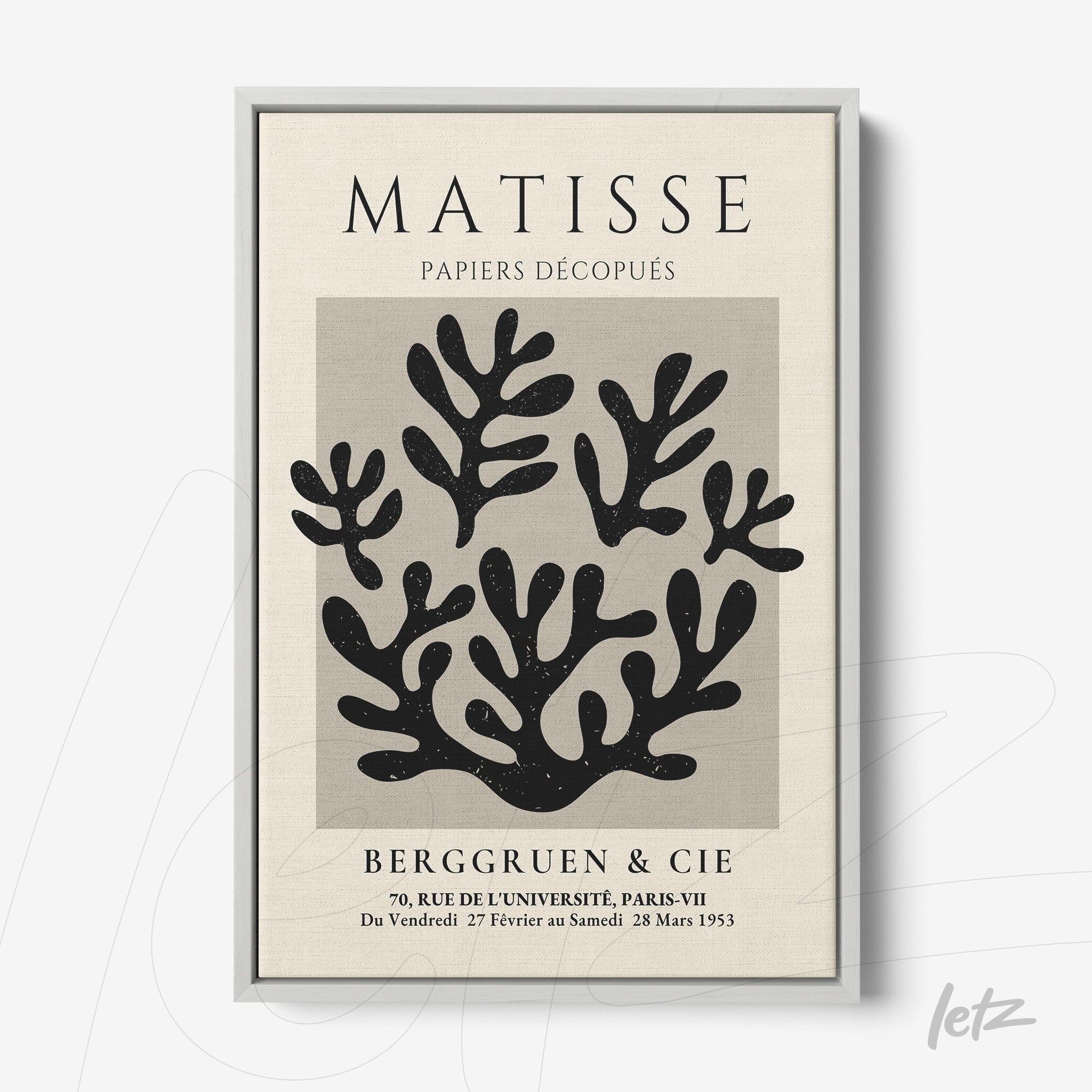 quadro com arte de recortes em papel em preto sobre fundo claro, com moldura prata e título em destaque