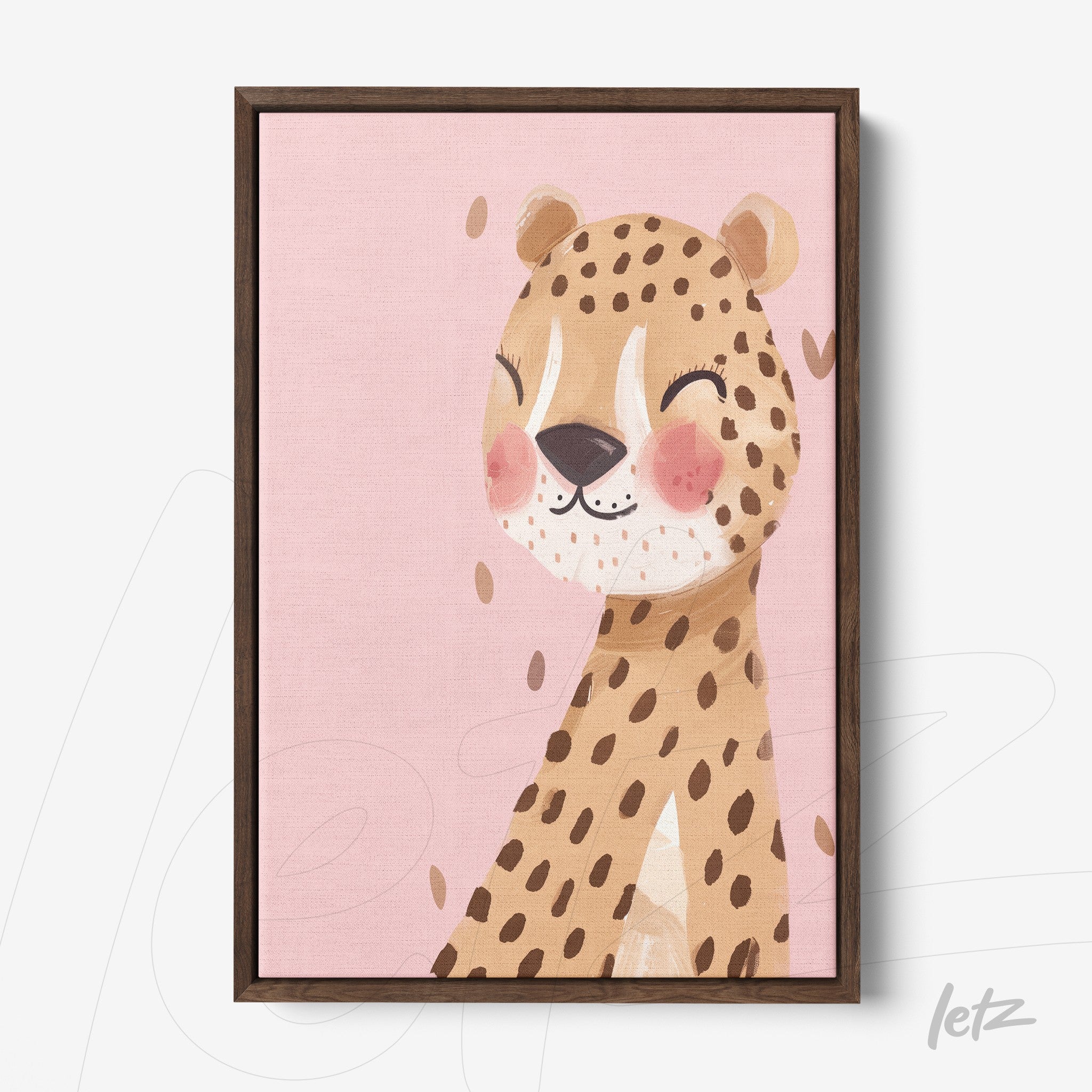 quadro com arte infantil de um leopardo sorridente em fundo rosa, moldura de madeira escura