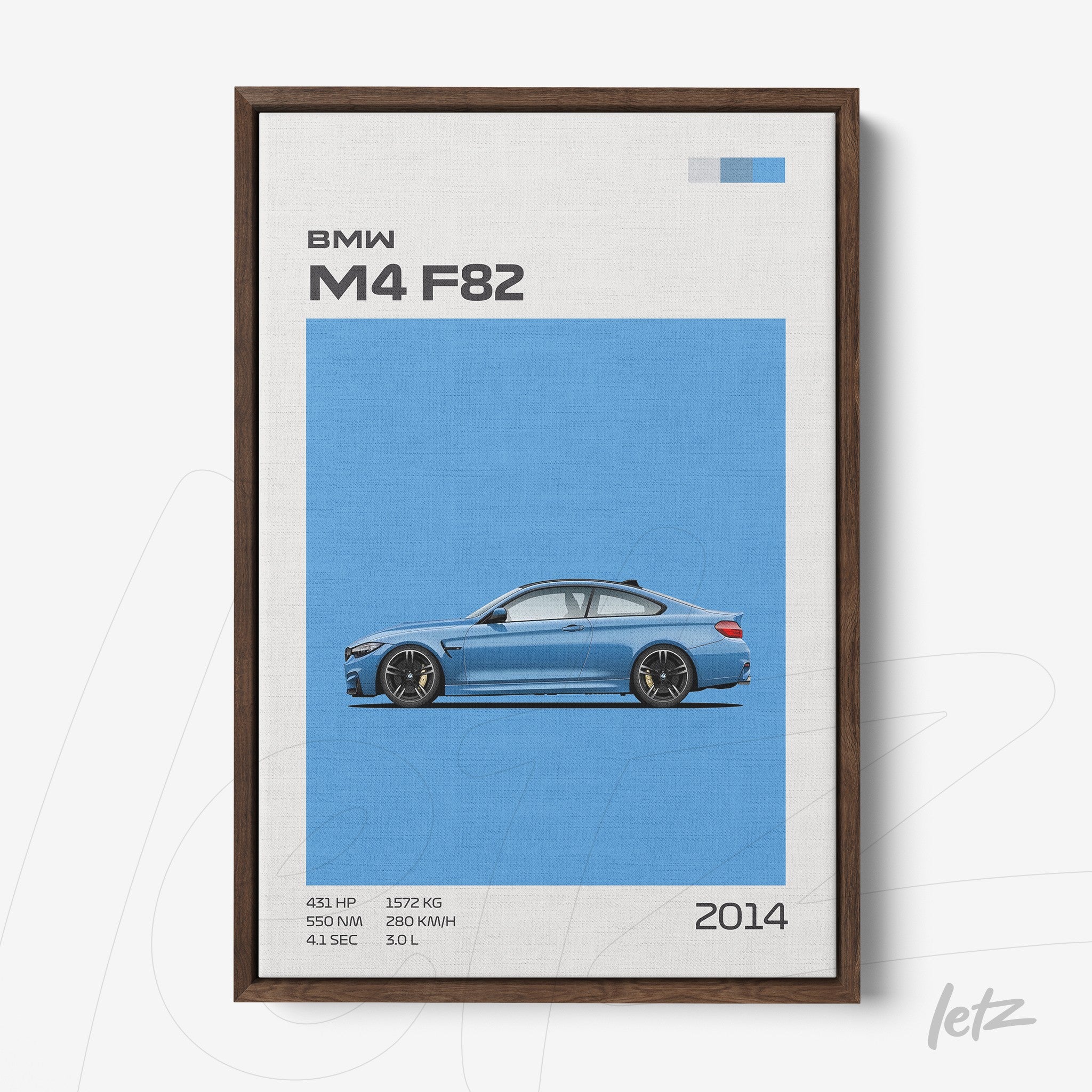 quadro em moldura de madeira escura com arte estilizada do carro BMW M4 F82 em fundo azul e informações técnicas em texto