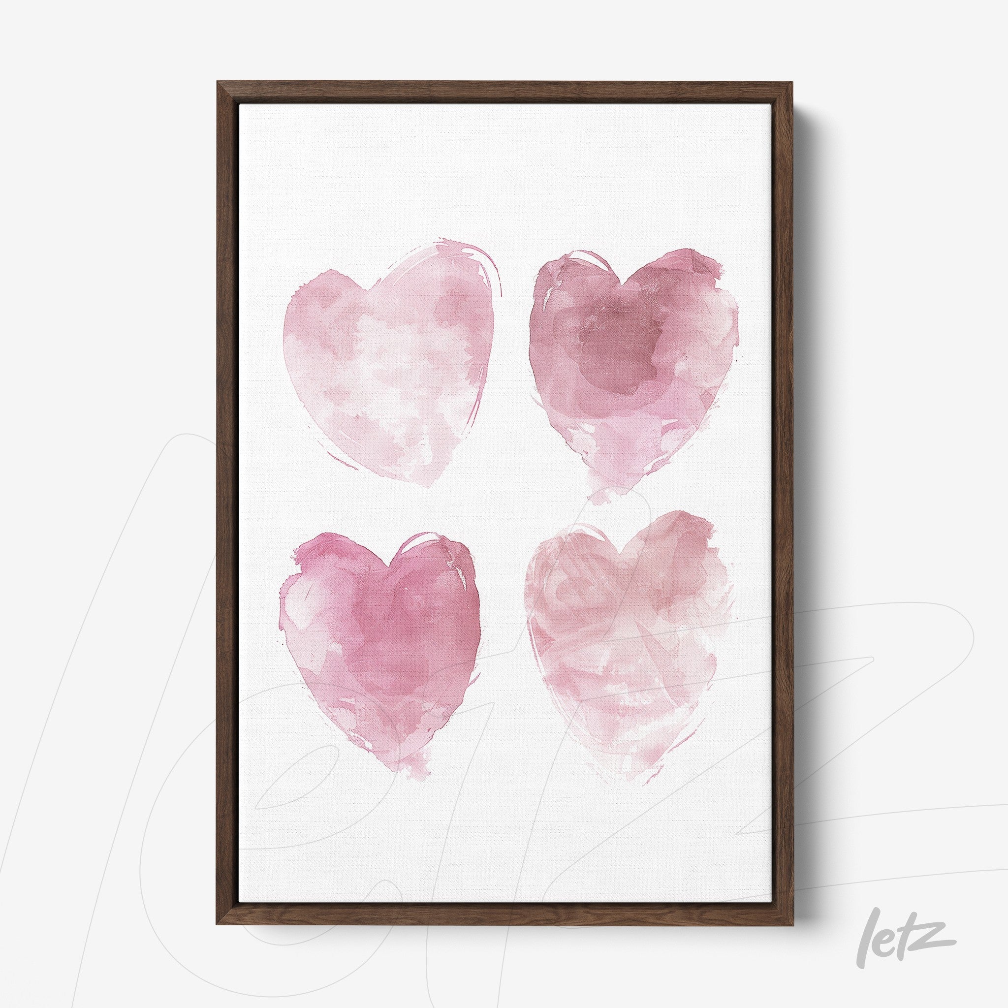 quadro com quatro corações em aquarela rosa sobre fundo branco com moldura de madeira escura