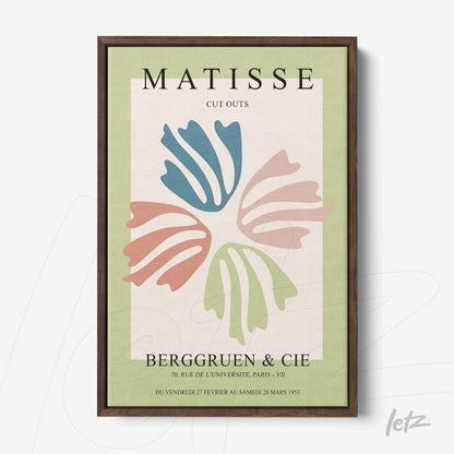 quadro com arte de recortes de Matisse em moldura marrom, com fundo verde e formas coloridas em azul, rosa e creme