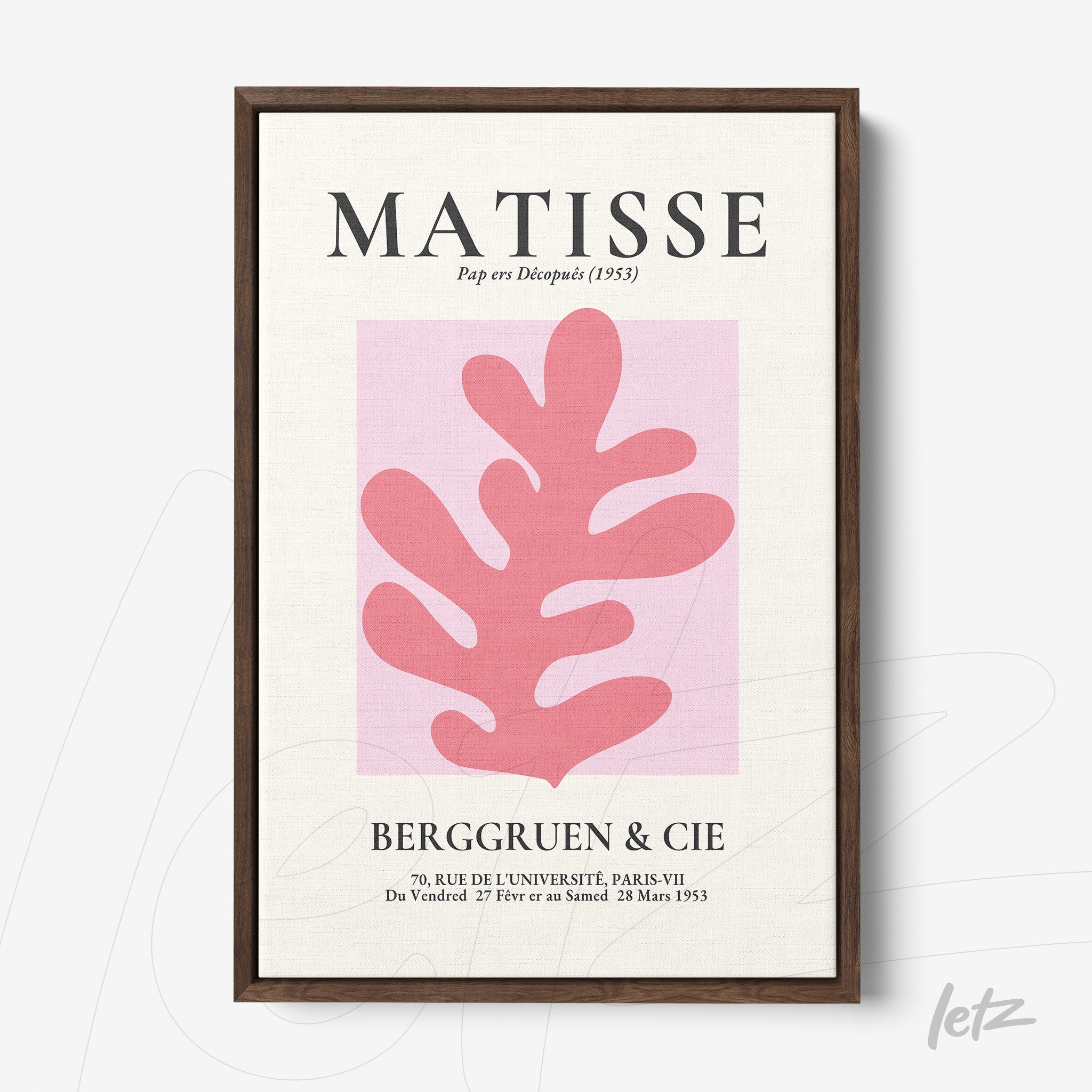 quadro decorativo com arte no estilo de Henri Matisse apresentando uma folha rosa sobre fundo claro, inserido em moldura de madeira escura
