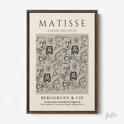 quadro com arte em estilo moderno de rostos em preto e branco com fundo claro, moldura de madeira escura