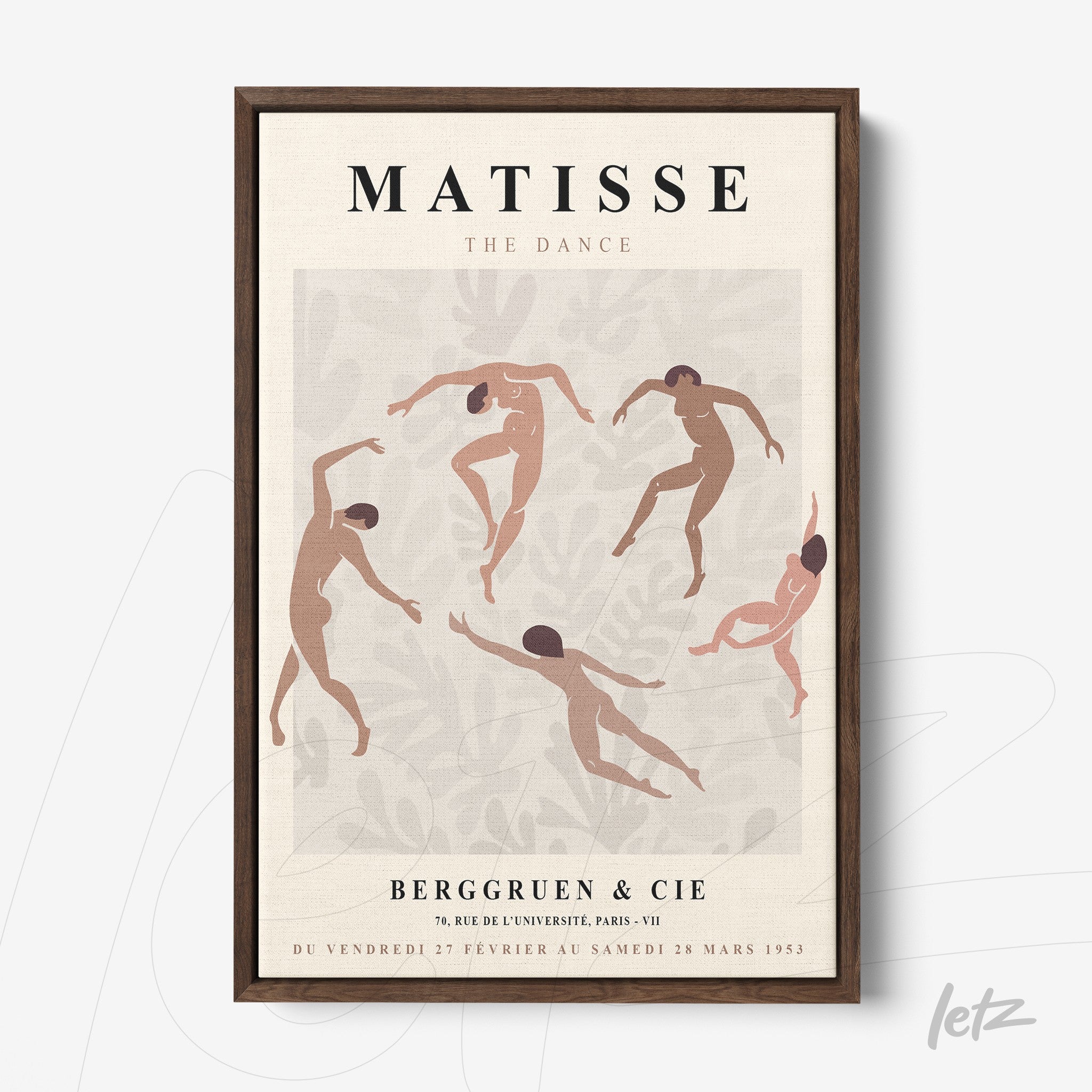 quadro decorativo com arte estilizada de dançarinos em destaque nas cores terrosas, moldura de madeira escura