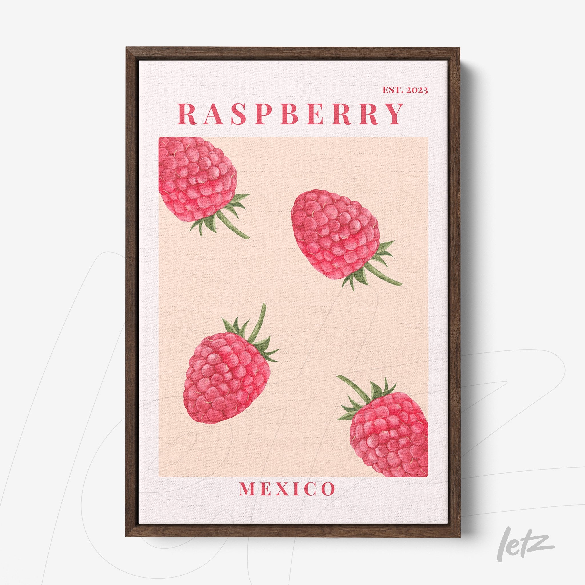 quadro com arte de framboesas em fundo rosa claro com moldura marrom