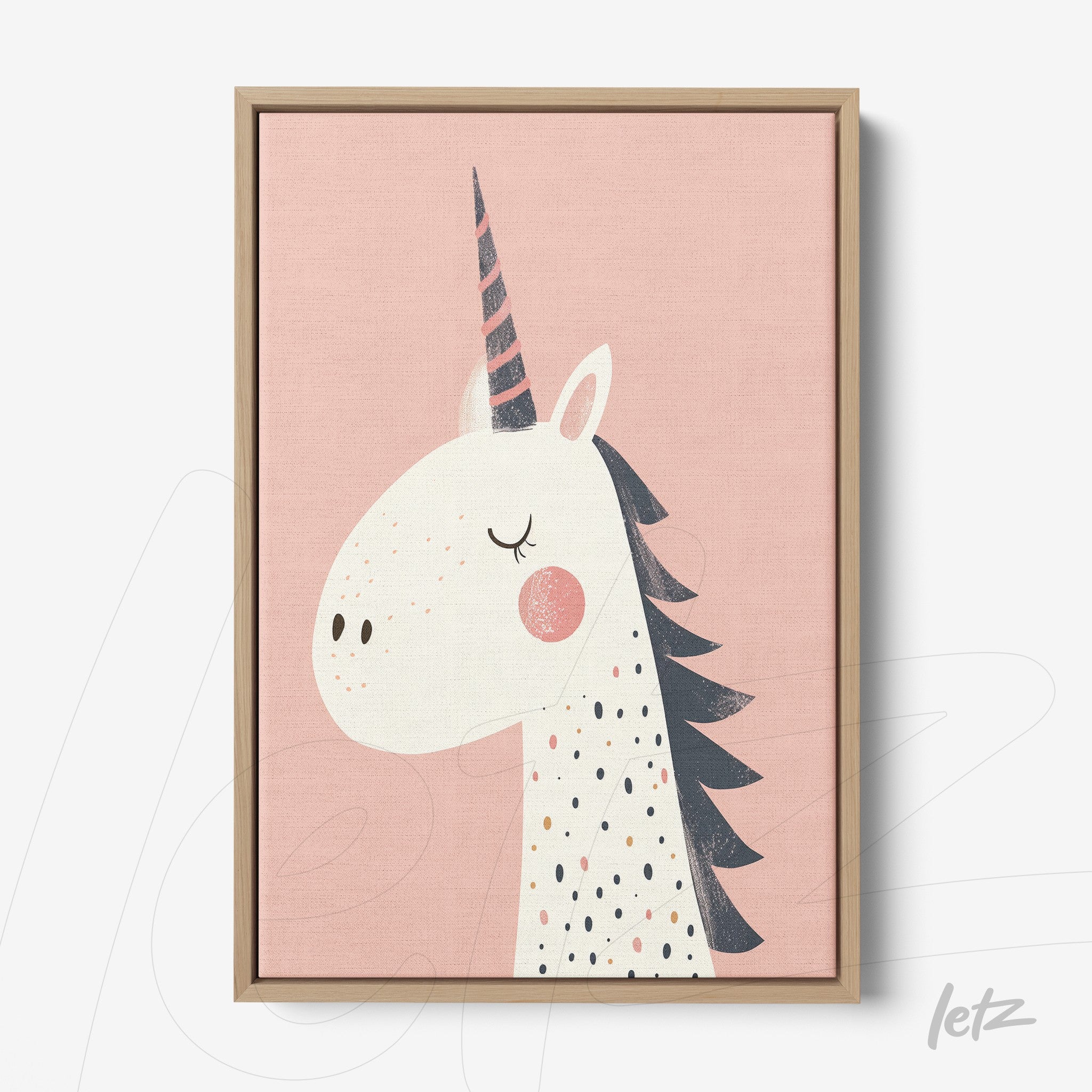 quadro em canvas com ilustração de unicórnio em fundo rosa claro e moldura de madeira clara