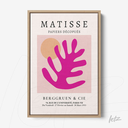 quadro com arte moderna em tons de rosa e laranja, destacando uma folha estilizada em moldura de madeira clara