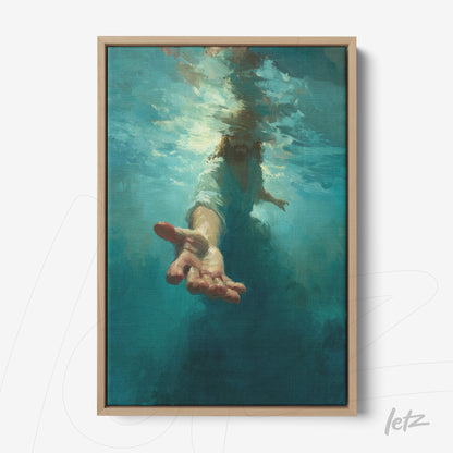 quadro em canvas com arte subaquática de uma mão estendida em busca de ajuda, em moldura de madeira clara