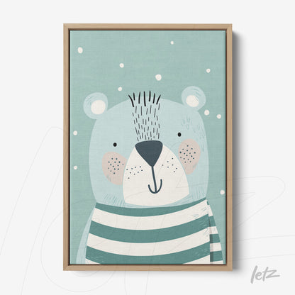 quadro com ilustração fofinha de um urso vestido com camisa listrada em fundo azul claro, moldura de madeira clara