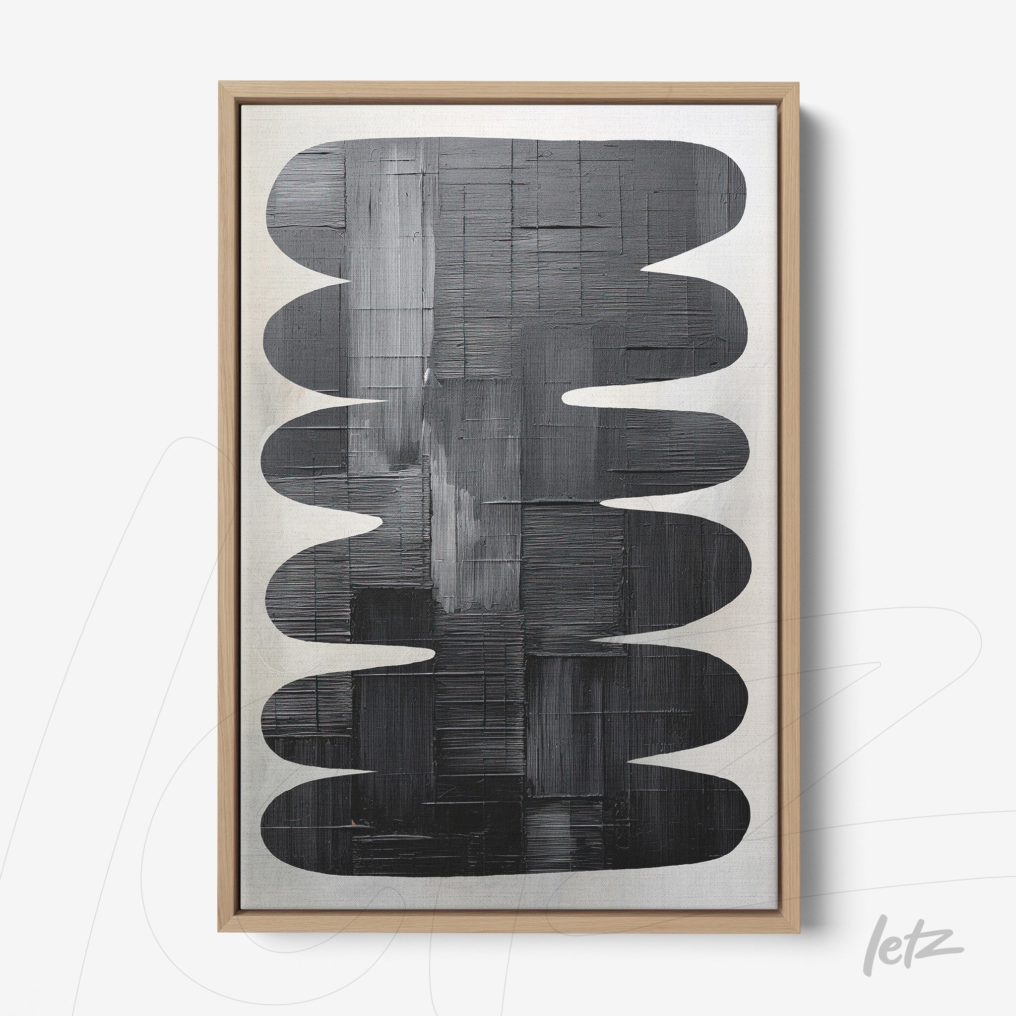 quadro abstrato com formas ovais em preto sobre fundo claro, enquadrado em moldura de madeira clara