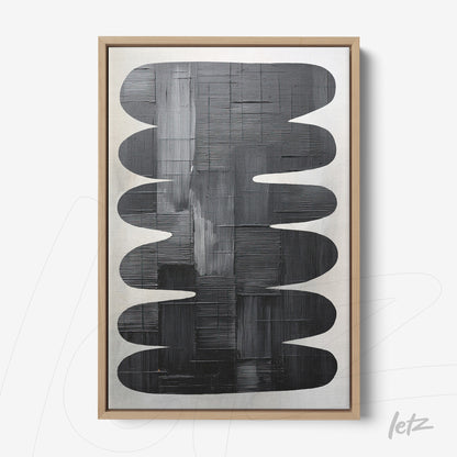 quadro abstrato com formas ovais em preto sobre fundo claro, enquadrado em moldura de madeira clara