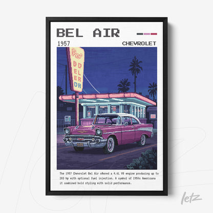 quadro com arte retrô de um Chevrolet Bel Air rosa em frente a um posto de gasolina vintage com letreiro iluminado