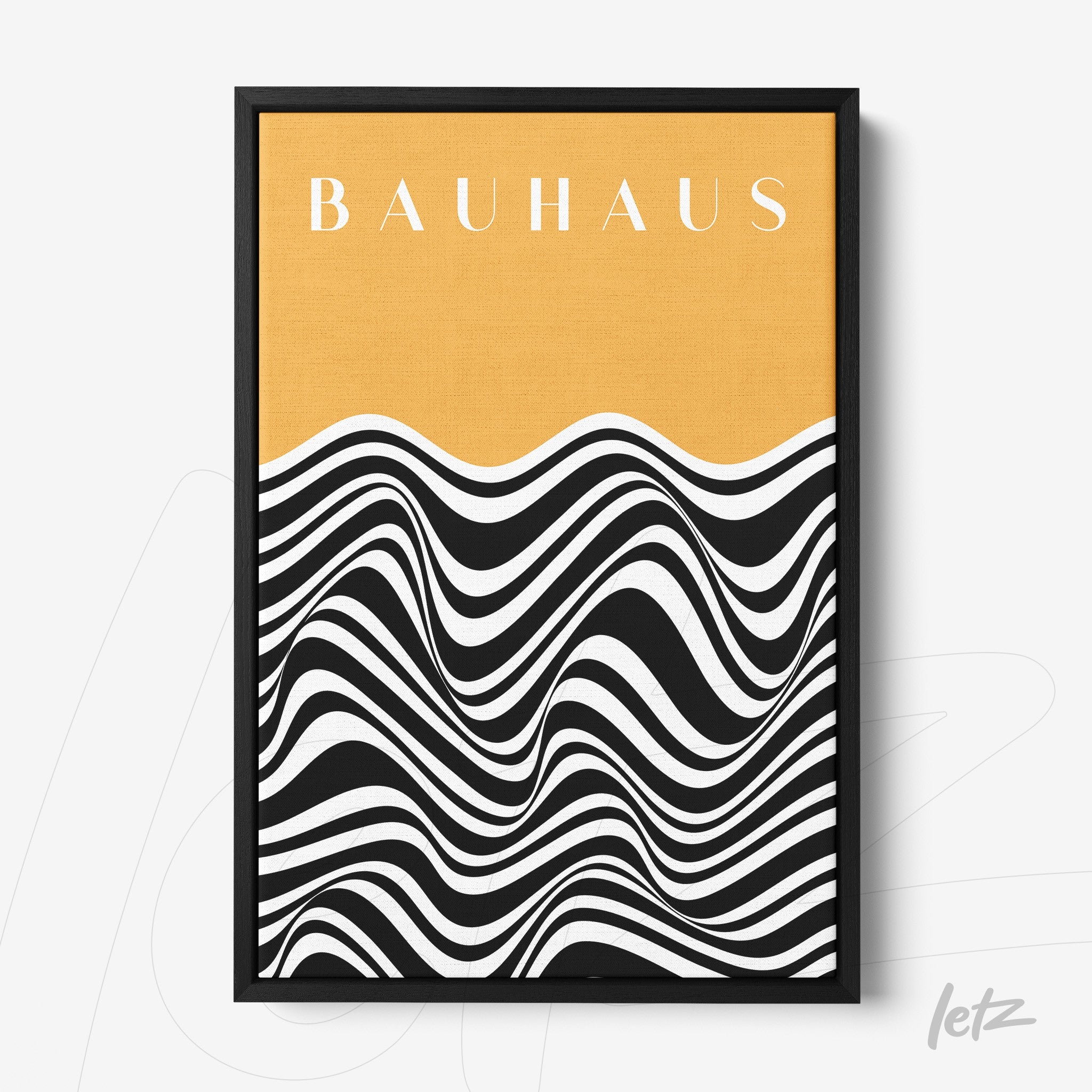 pôster impresso com ondas pretas e brancas em estilo op art e fundo amarelo com texto 'bauhaus', moldura preta