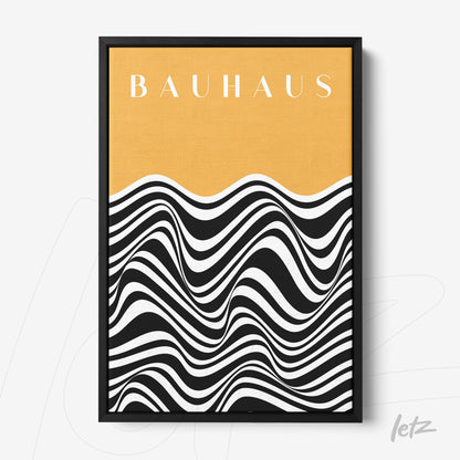 pôster impresso com ondas pretas e brancas em estilo op art e fundo amarelo com texto 'bauhaus', moldura preta