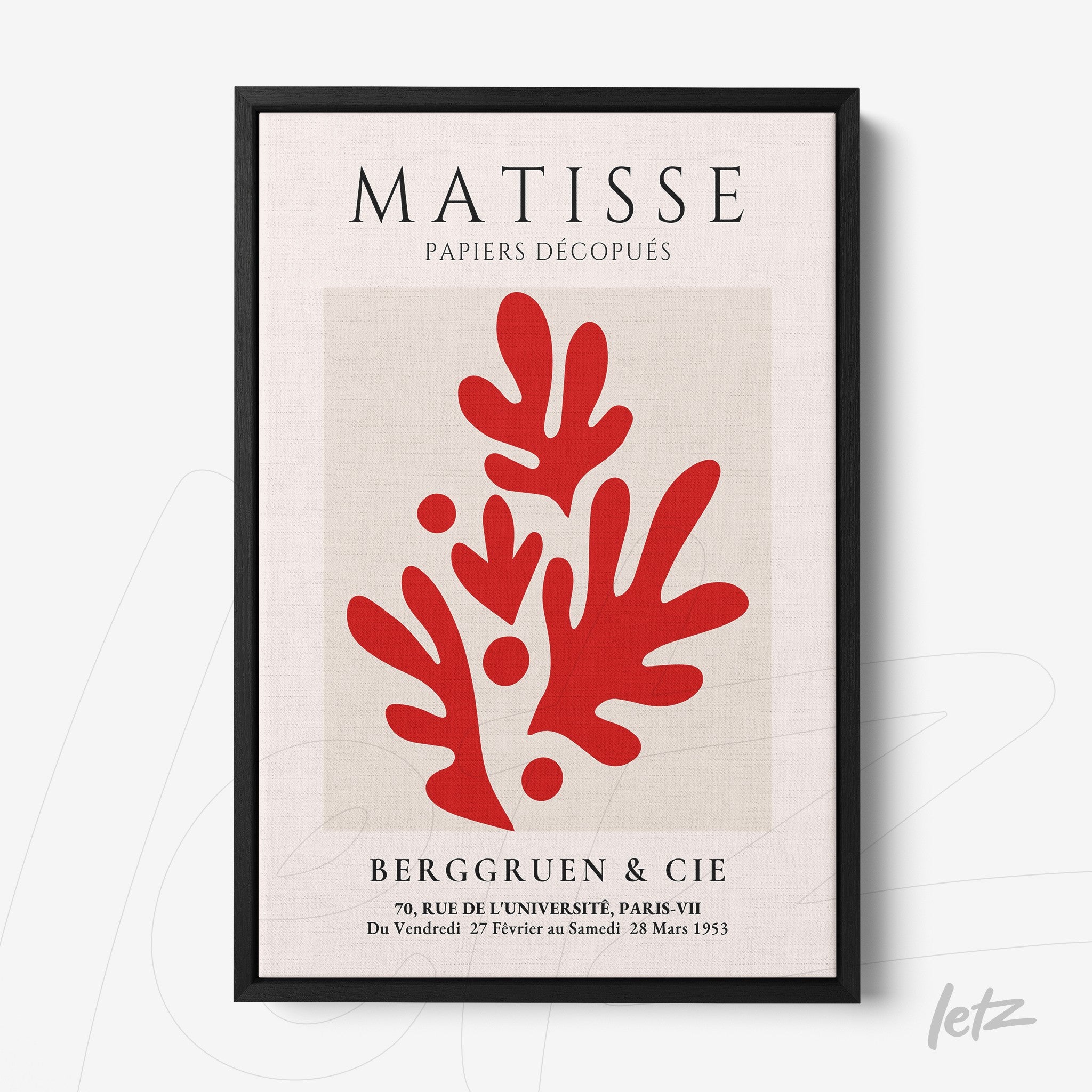 quadro com arte abstrata de folhas vermelhas em fundo claro, moldura preta