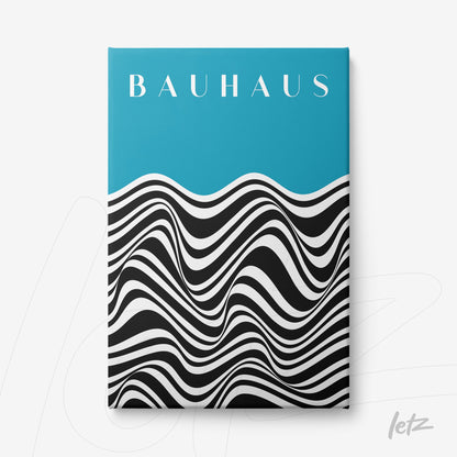 tela em canvas com design geométrico ondulado em preto e branco contra fundo azul, com texto 'bauhaus'