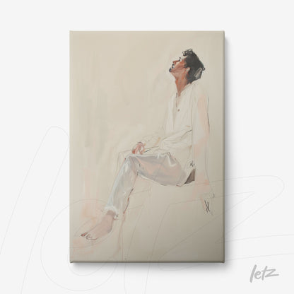quadro em canvas com retrato minimalista de um homem em pose de reflexão, vestindo roupa clara e sentado sobre fundo suave