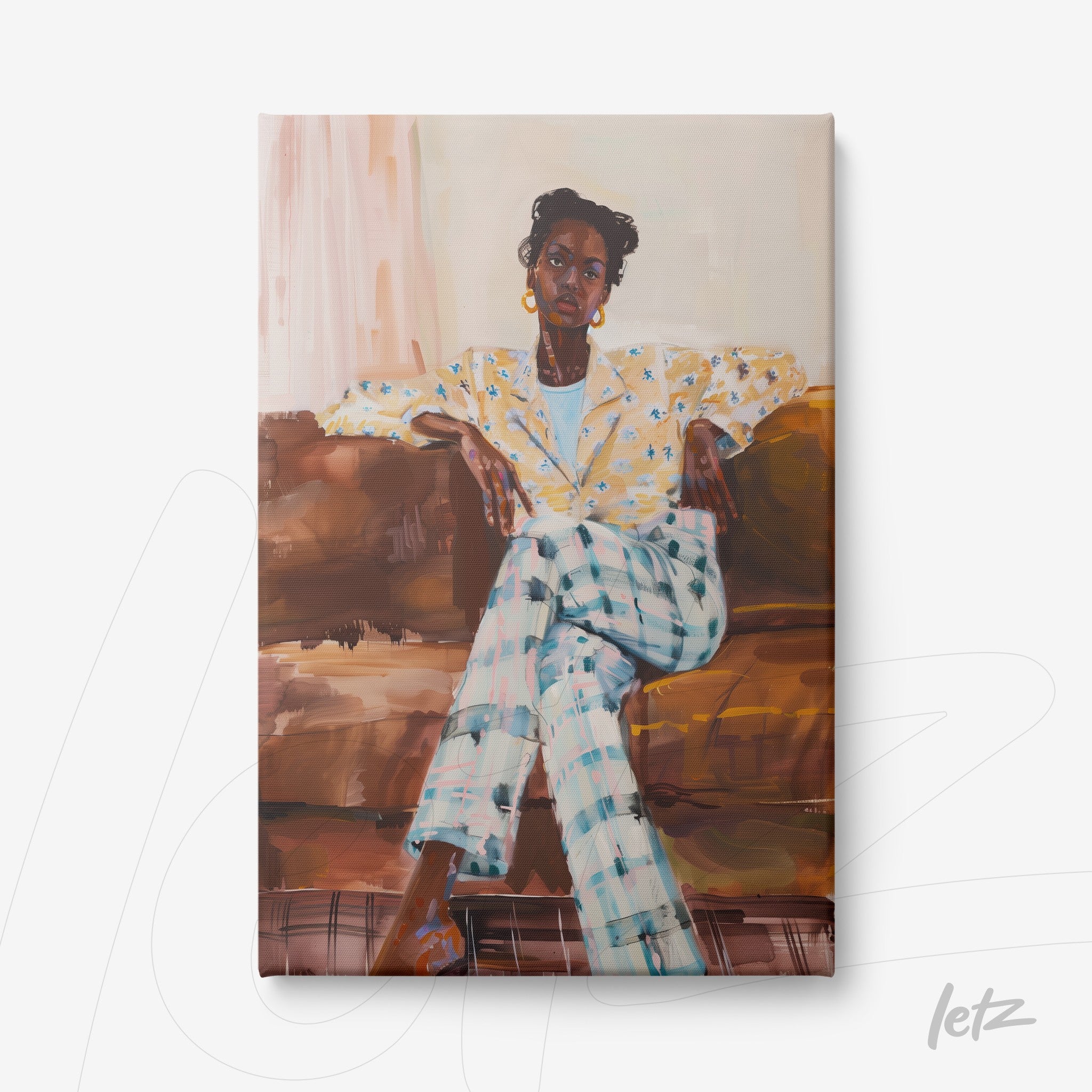 arte digital de uma mulher afrodescendente sentada em sofá, usando blazer amarelo com flores e calças xadrez, com fundo suave em tons terrosos