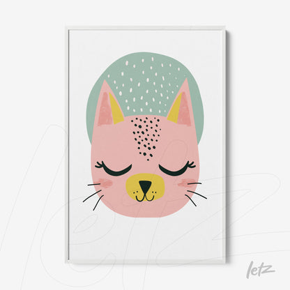 quadro com ilustração de gato rosa com olhos fechados e gorro verde, moldura branca