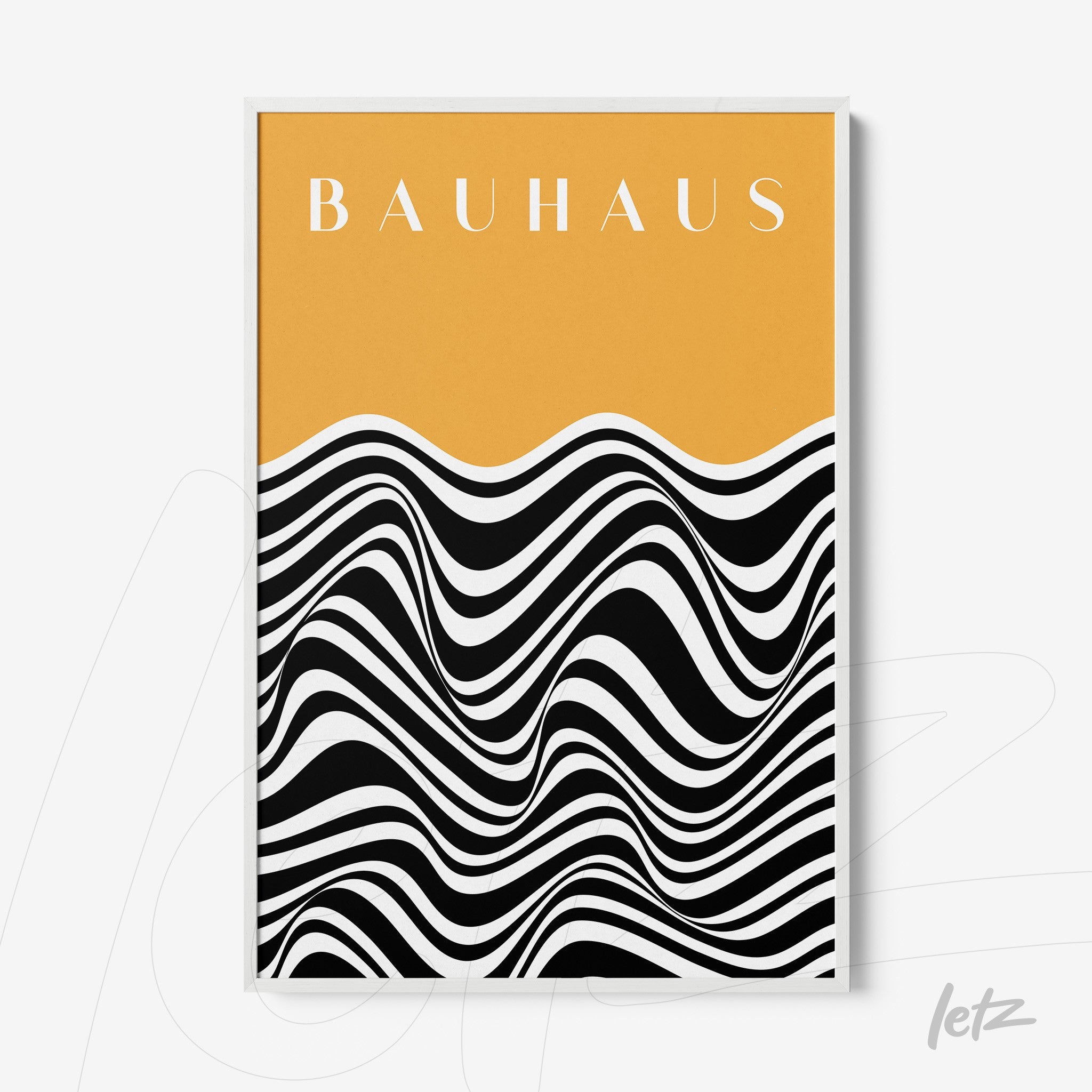 quadro pôster com arte de ondas monocromáticas em preto e branco sobre fundo amarelo mostarda com a palavra bauhaus no topo, moldura branca fina