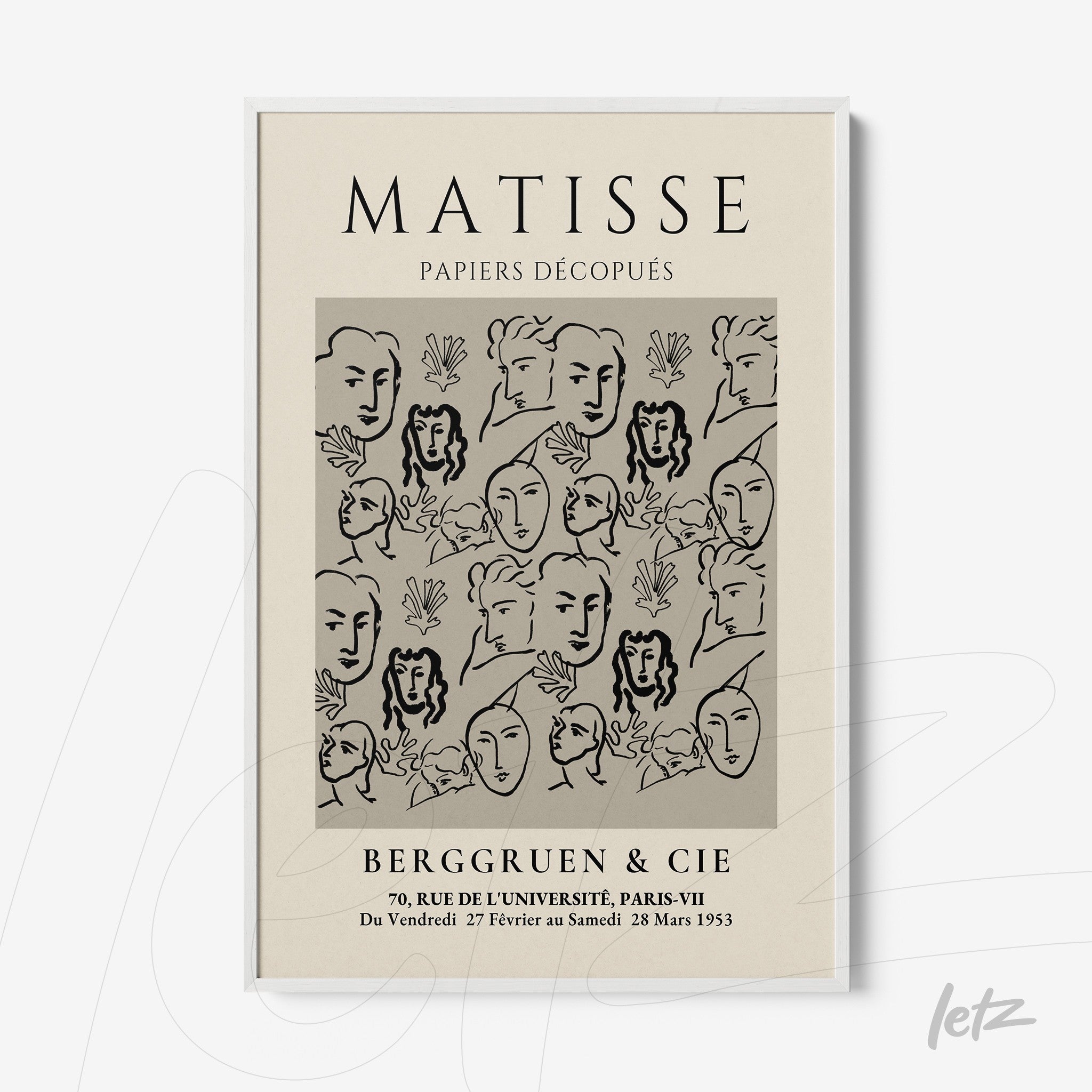 quadro com arte contemporânea em preto e branco com rostos e folhas em fundo cinza, moldura branca