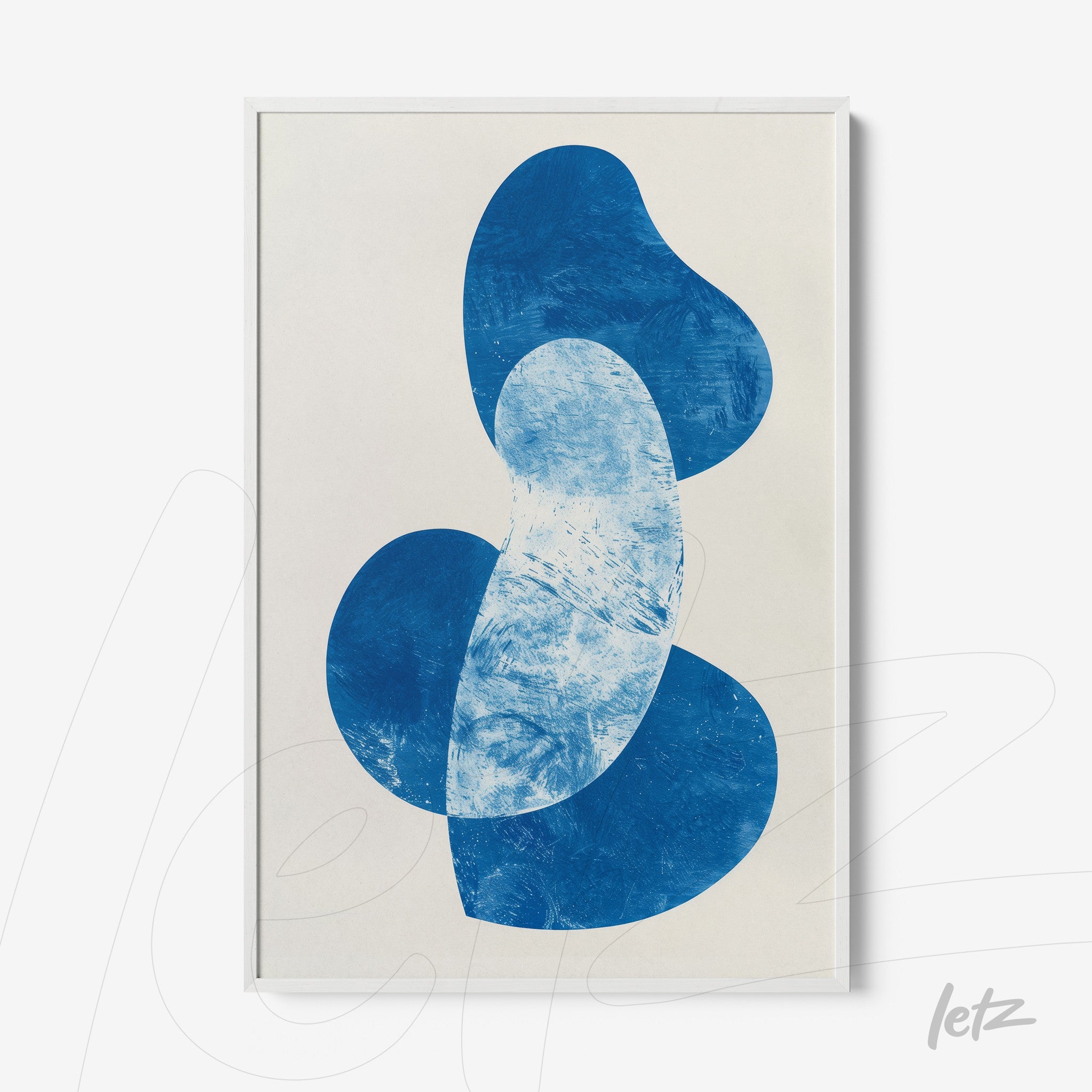 quadro com arte abstrata em tons de azul, com formas orgânicas sobre fundo claro, em moldura branca