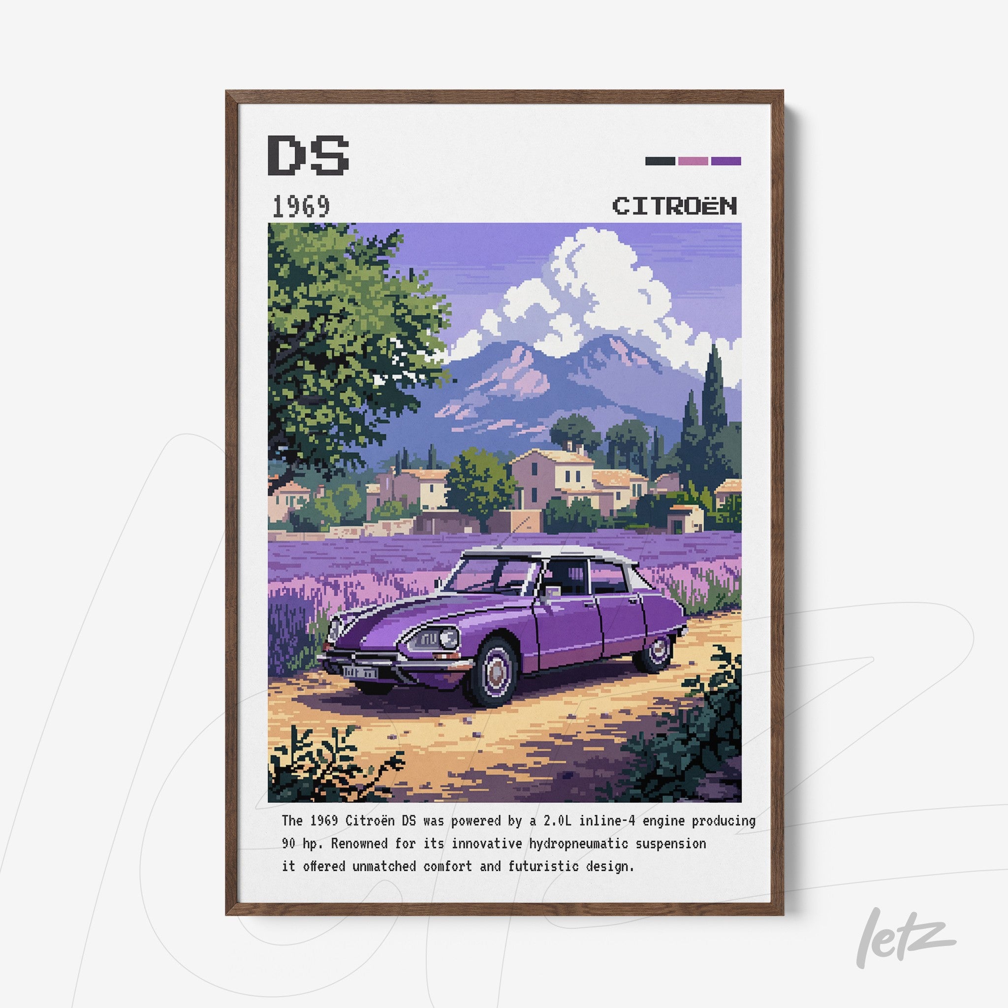 quadro digital retrô de um Citroën DS 1969 em moldura de madeira escura sobre fundo de paisagem com montanhas e campos de lavanda
