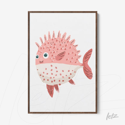 quadro com ilustração de peixe rosa com espinhos e olhos grandes em moldura de madeira escura