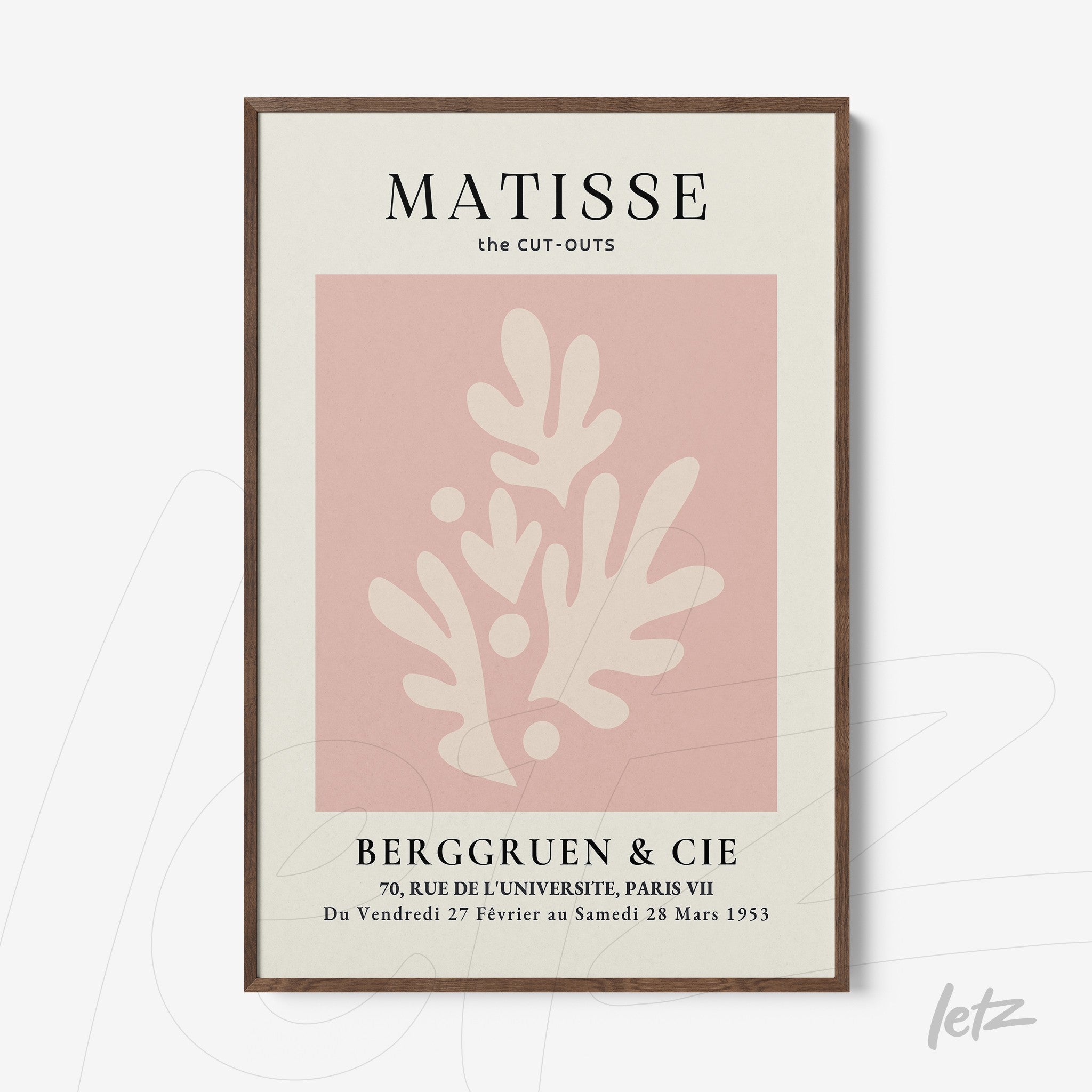 quadro com arte moderna em moldura de madeira escura, apresentando formas abstratas em tom rosa sobre fundo claro