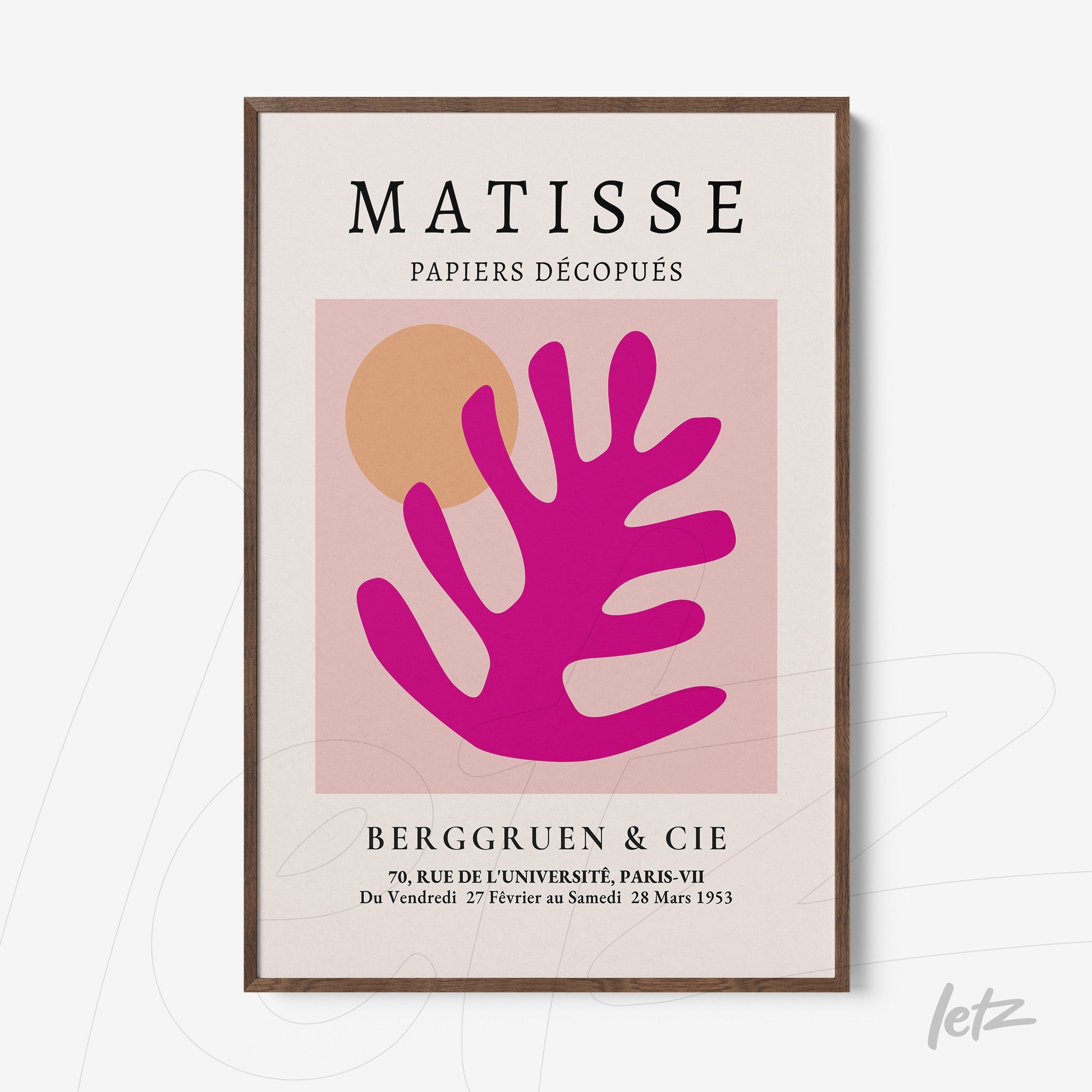 quadro com arte colorida inspirada em Matisse, destacando uma folha rosa em fundo minimalista com círculo rosa e amarelo, moldura de madeira escura