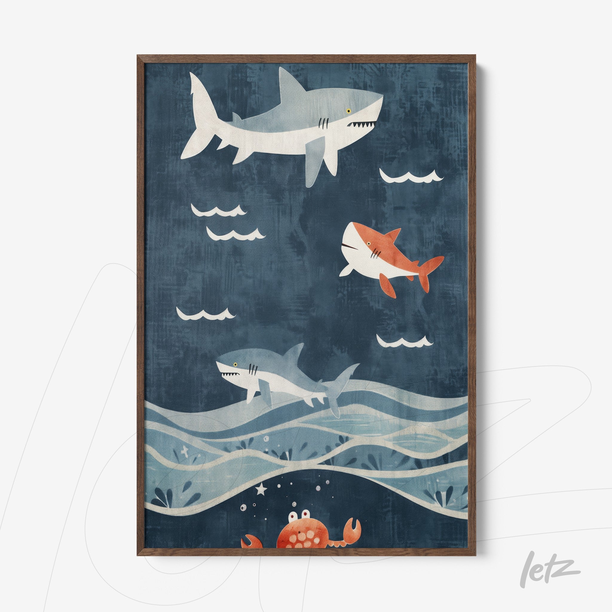 quadro com ilustração de tubarões nadando em um fundo azul com ondas e um caranguejo vermelho na parte inferior, moldura de madeira escura