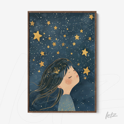 quadro com arte de menina sonhando sob um céu estrelado, com moldura de madeira escura