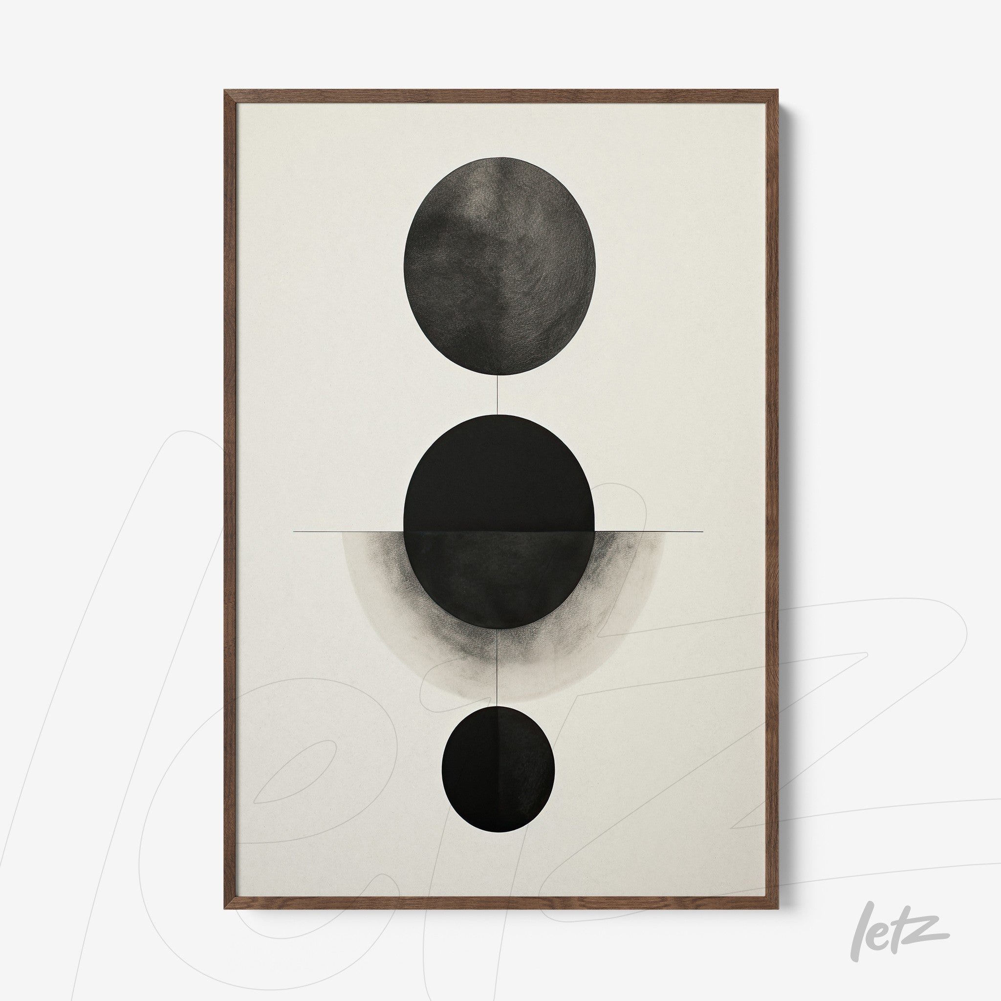 quadro em moldura de madeira com arte abstrata em preto e branco, apresentando formas circulares dispostas verticalmente