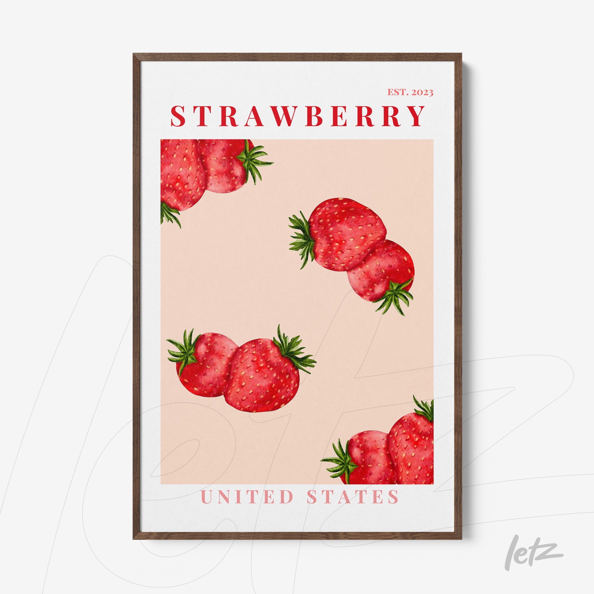 quadro com arte ilustrativa de morangos em fundo rosa claro, moldura de madeira escura