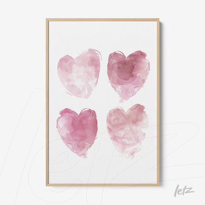 quadro com quatro corações em aquarela rosa em moldura de madeira clara