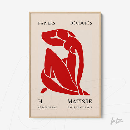 quadro com arte estilizada em vermelho retratando figura feminina com fundo claro e moldura madeira clara